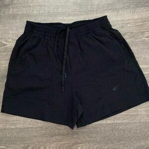 Lululemon Men’s 5” short - Medium